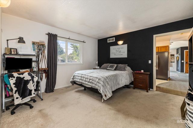 3971 W Sugar Creek Dr, Meridian, ID 83646