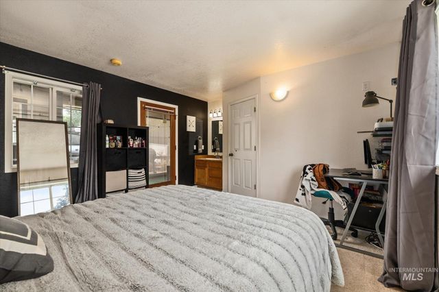3971 W Sugar Creek Dr, Meridian, ID 83646