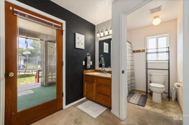 3971 W Sugar Creek Dr, Meridian, ID 83646