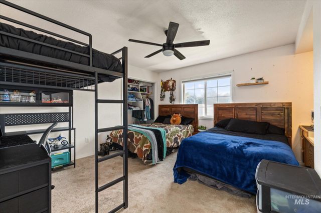 3971 W Sugar Creek Dr, Meridian, ID 83646