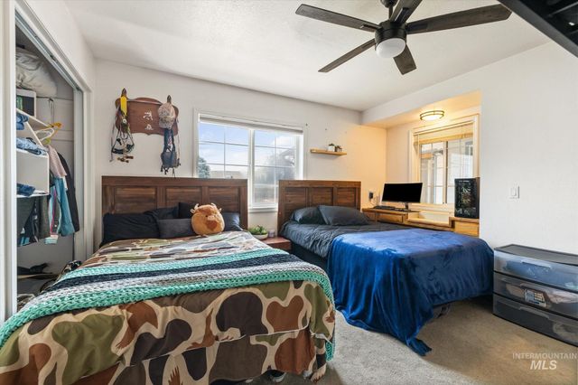 3971 W Sugar Creek Dr, Meridian, ID 83646