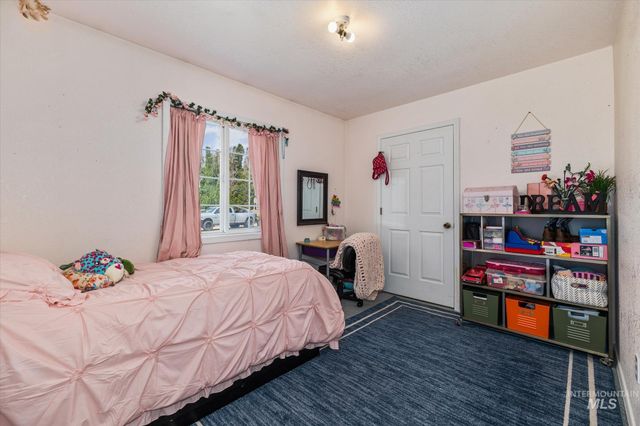 3971 W Sugar Creek Dr, Meridian, ID 83646