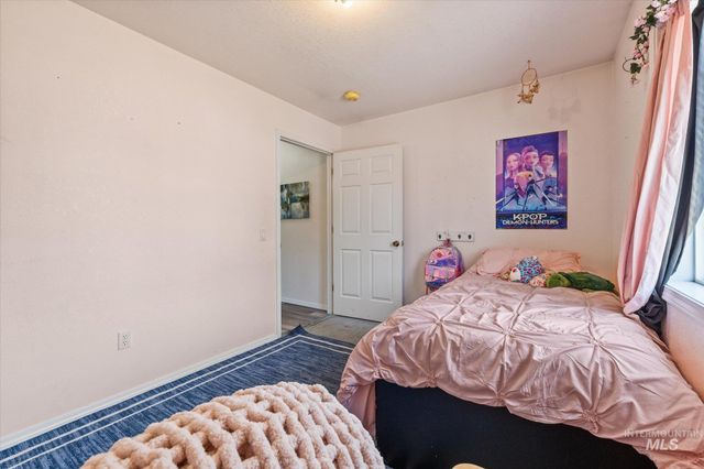 3971 W Sugar Creek Dr, Meridian, ID 83646