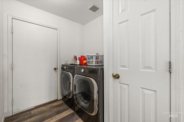 3971 W Sugar Creek Dr, Meridian, ID 83646