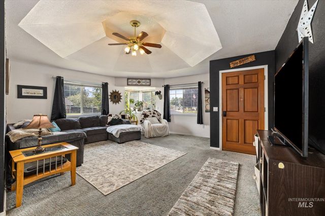 3971 W Sugar Creek Dr, Meridian, ID 83646