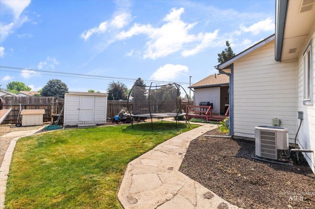 3971 W Sugar Creek Dr, Meridian, ID 83646