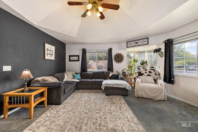 3971 W Sugar Creek Dr, Meridian, ID 83646