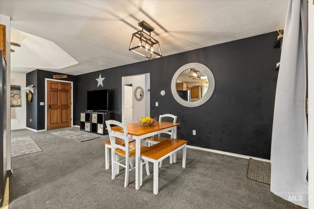 3971 W Sugar Creek Dr, Meridian, ID 83646