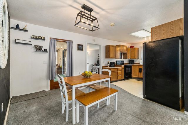 3971 W Sugar Creek Dr, Meridian, ID 83646
