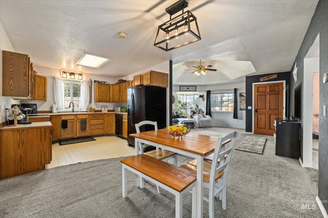 3971 W Sugar Creek Dr, Meridian, ID 83646