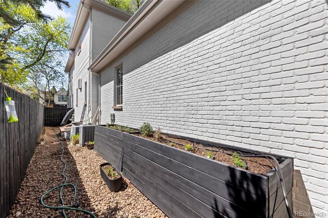 2424 S Madison Street, Denver, CO 80210