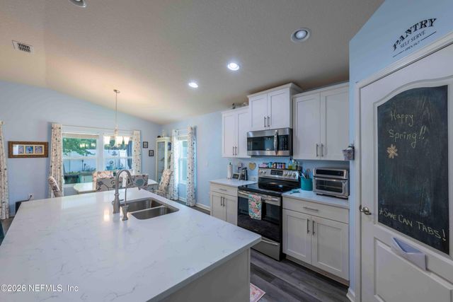 554 VONRON Drive, Jacksonville, FL 32222