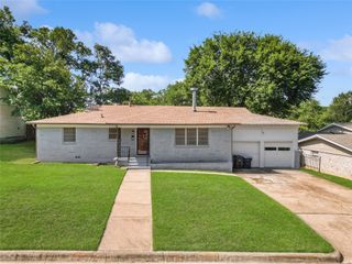 2216 Ridgeview Street, Fort Worth, TX 76119