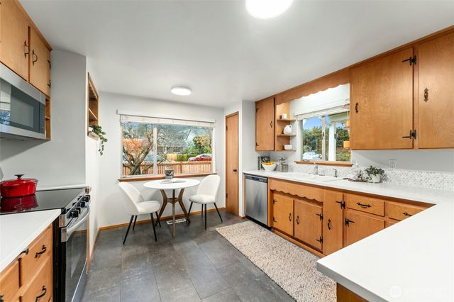 3209 61st Avenue SW, Seattle, WA 98116