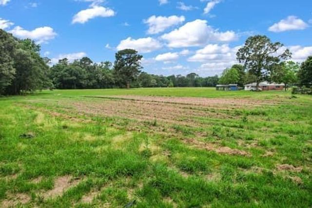 199 County Road 2357, Hardin, TX 77575