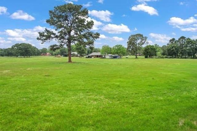 199 County Road 2357, Hardin, TX 77575