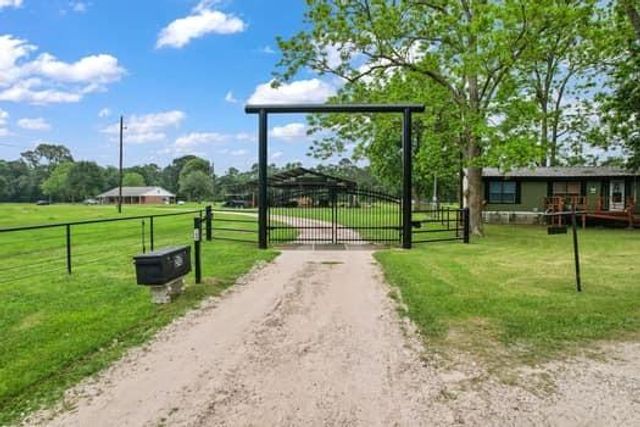 199 County Road 2357, Hardin, TX 77575
