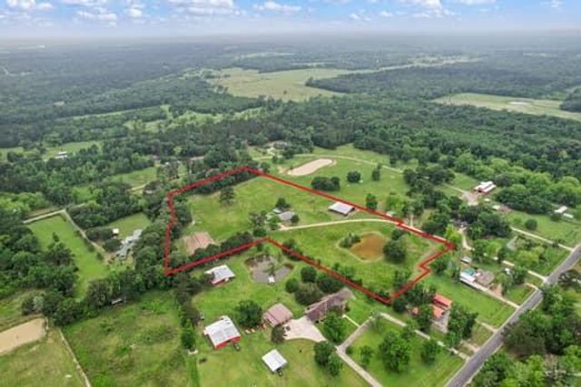 199 County Road 2357, Hardin, TX 77575