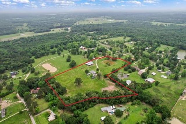 199 County Road 2357, Hardin, TX 77575