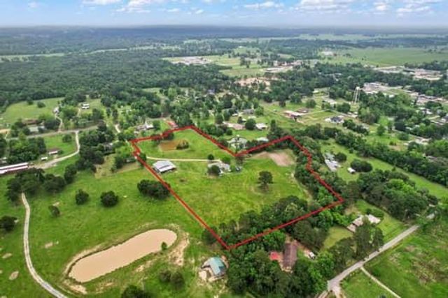 199 County Road 2357, Hardin, TX 77575