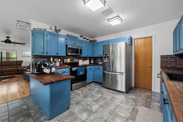 199 County Road 2357, Hardin, TX 77575