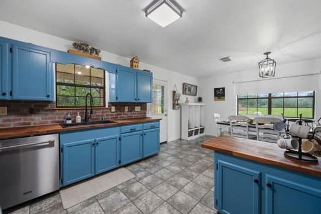 199 County Road 2357, Hardin, TX 77575