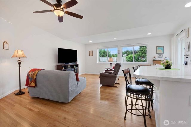 10909 Vickery Avenue E, Tacoma, WA 98446