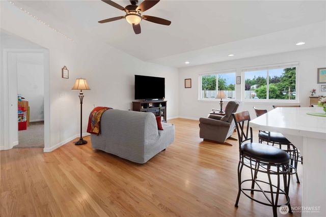 10909 Vickery Avenue E, Tacoma, WA 98446