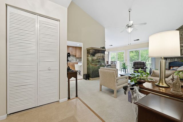 617 Edinburgh Lane B, Prospect Heights, IL 60070