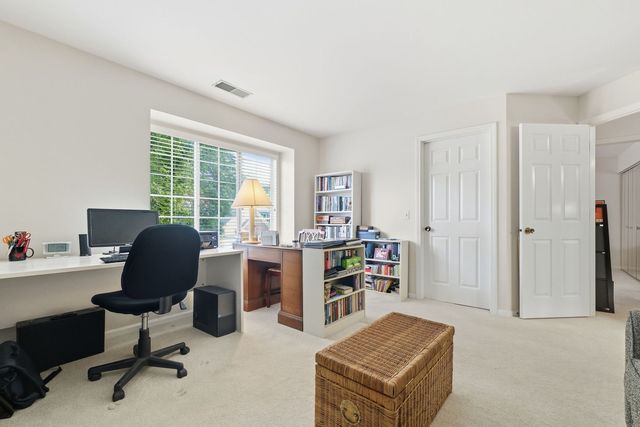 617 Edinburgh Lane B, Prospect Heights, IL 60070