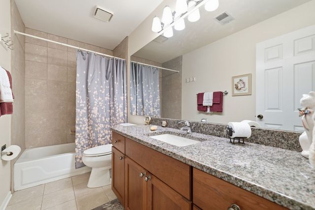 617 Edinburgh Lane B, Prospect Heights, IL 60070