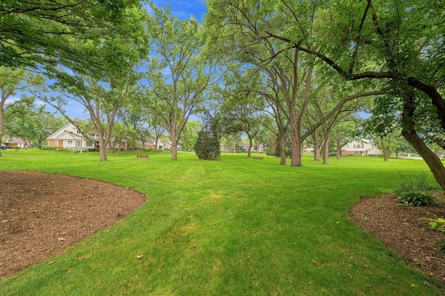 617 Edinburgh Lane B, Prospect Heights, IL 60070