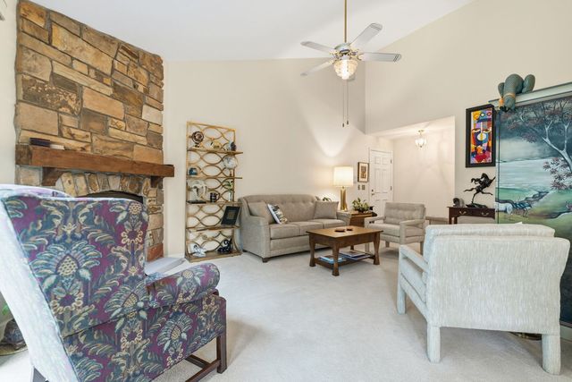 617 Edinburgh Lane B, Prospect Heights, IL 60070