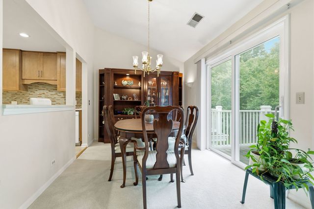617 Edinburgh Lane B, Prospect Heights, IL 60070