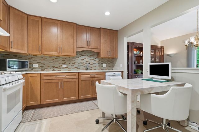 617 Edinburgh Lane B, Prospect Heights, IL 60070