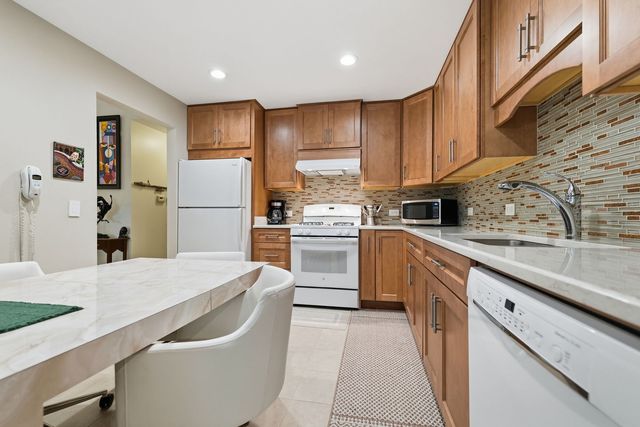 617 Edinburgh Lane B, Prospect Heights, IL 60070