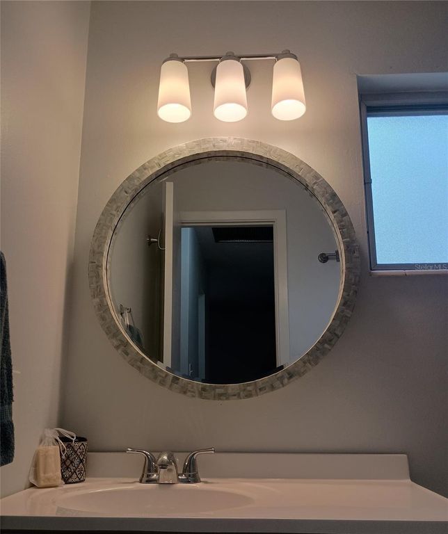 Image 17 of property listing at 5981 HIBISCUS DRIVE, Bradenton, FL 34207