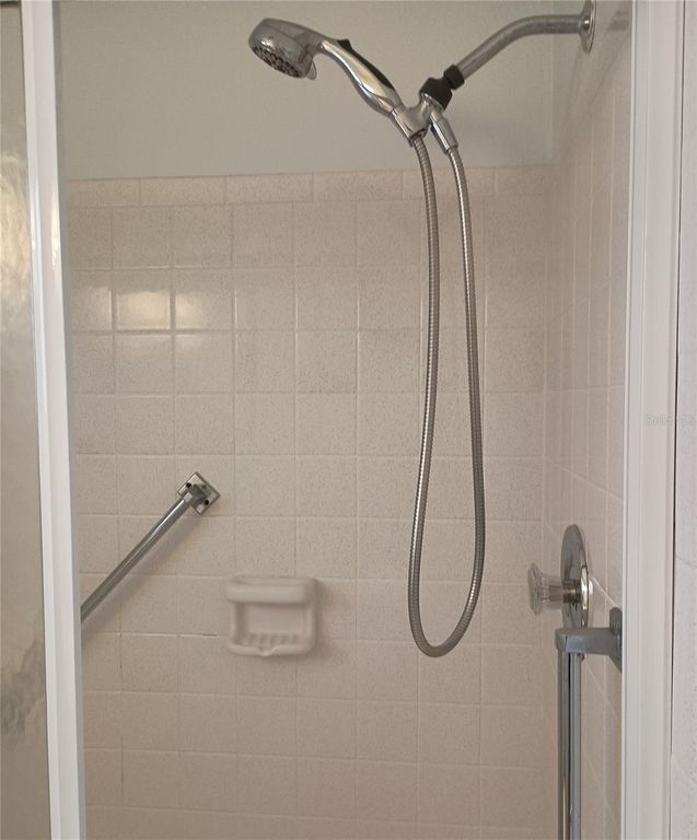 Image 18 of property listing at 5981 HIBISCUS DRIVE, Bradenton, FL 34207