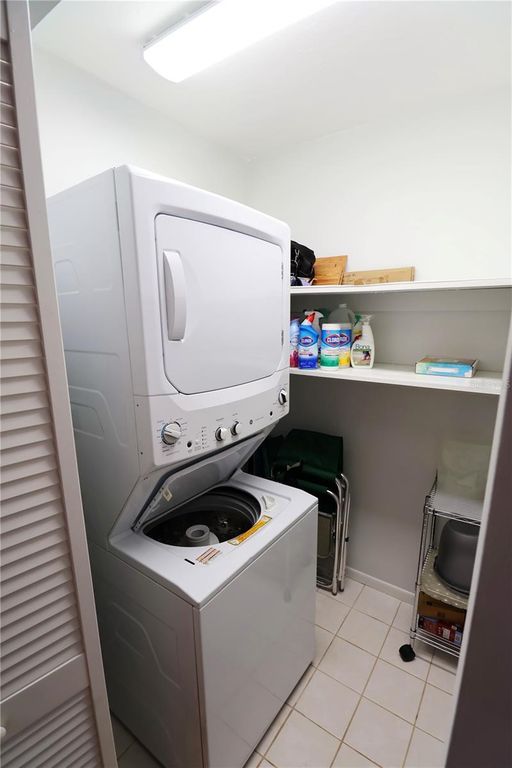 Image 19 of property listing at 5981 HIBISCUS DRIVE, Bradenton, FL 34207