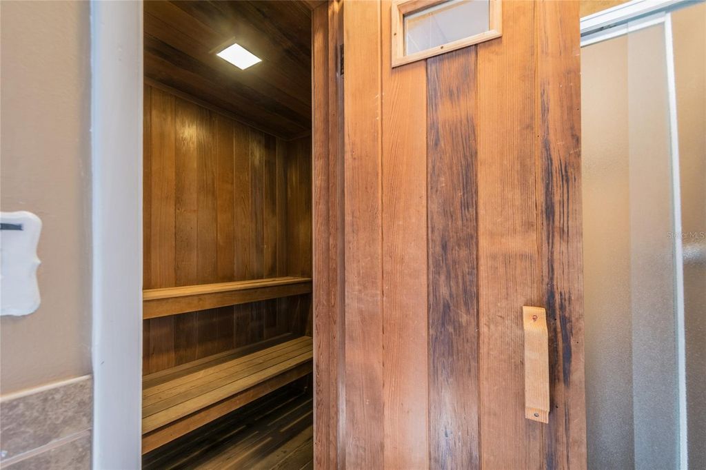 Image 28 of property listing at 5981 HIBISCUS DRIVE, Bradenton, FL 34207