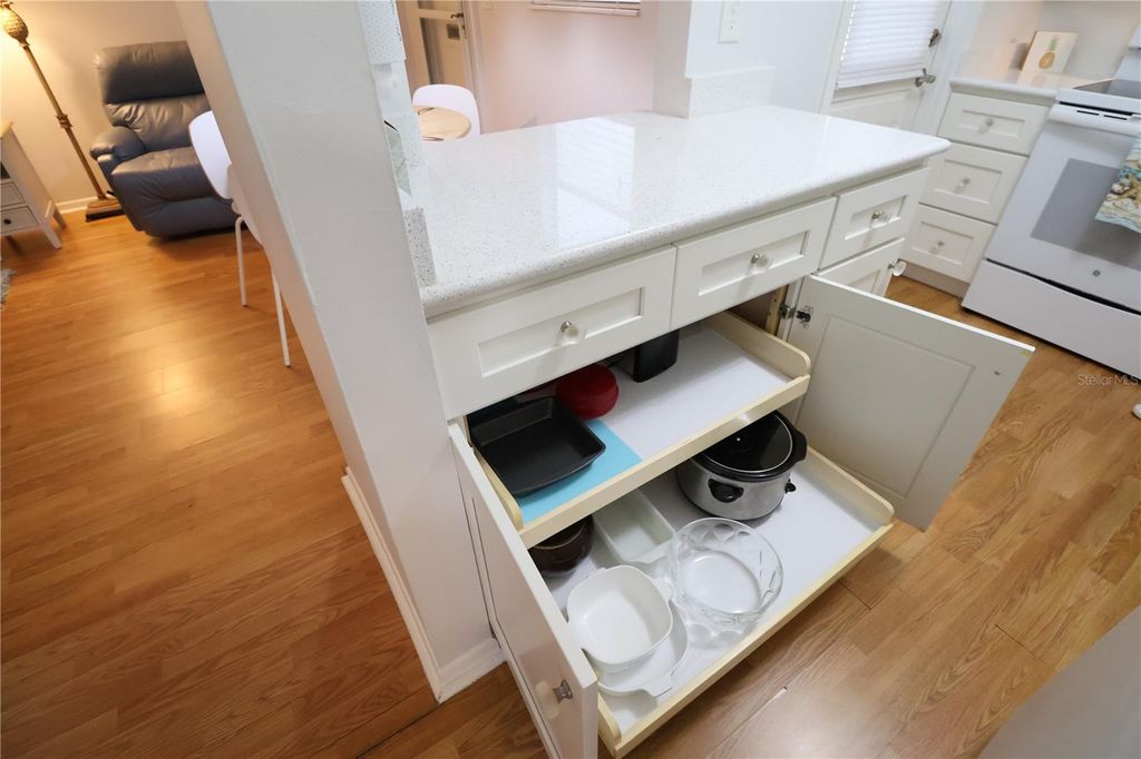 Image 7 of property listing at 5981 HIBISCUS DRIVE, Bradenton, FL 34207