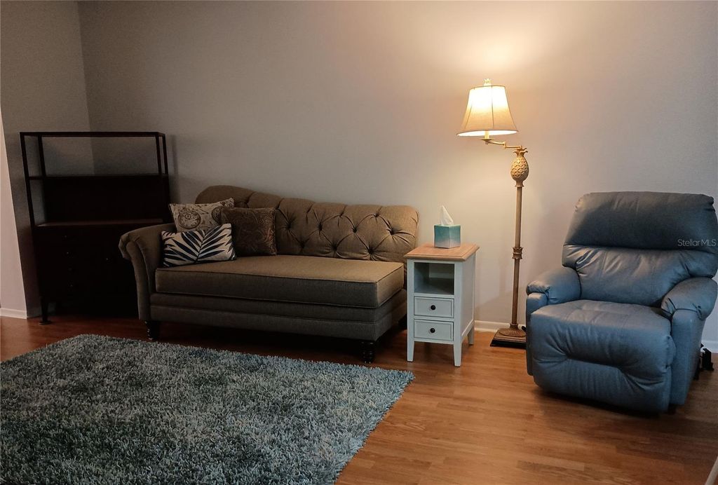 Image 9 of property listing at 5981 HIBISCUS DRIVE, Bradenton, FL 34207