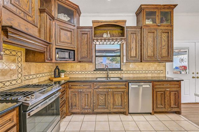 4721 Willow Street, Pasadena, TX 77586