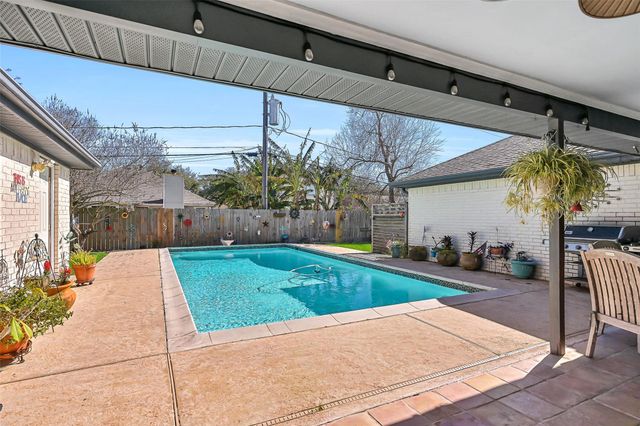 4721 Willow Street, Pasadena, TX 77586