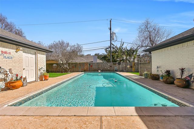 4721 Willow Street, Pasadena, TX 77586