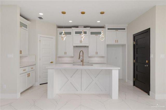 1216 E Evergreen Avenue, San Juan, TX 78589