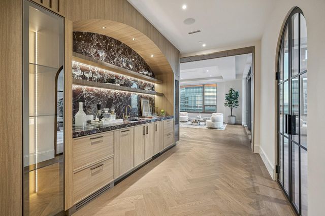 1275 S Post Oak Lane 2502, Houston, TX 77056