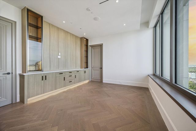 1275 S Post Oak Lane 2502, Houston, TX 77056