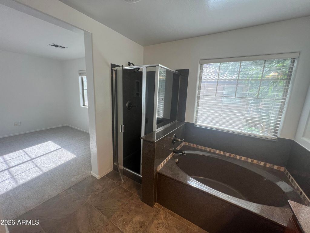 Image 10 of property listing at 637 S Buena Vista Avenue, Gilbert, AZ 85296