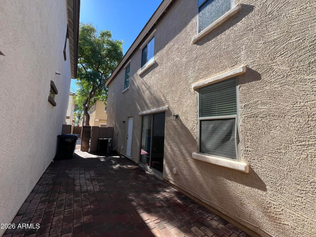 Image 13 of property listing at 637 S Buena Vista Avenue, Gilbert, AZ 85296